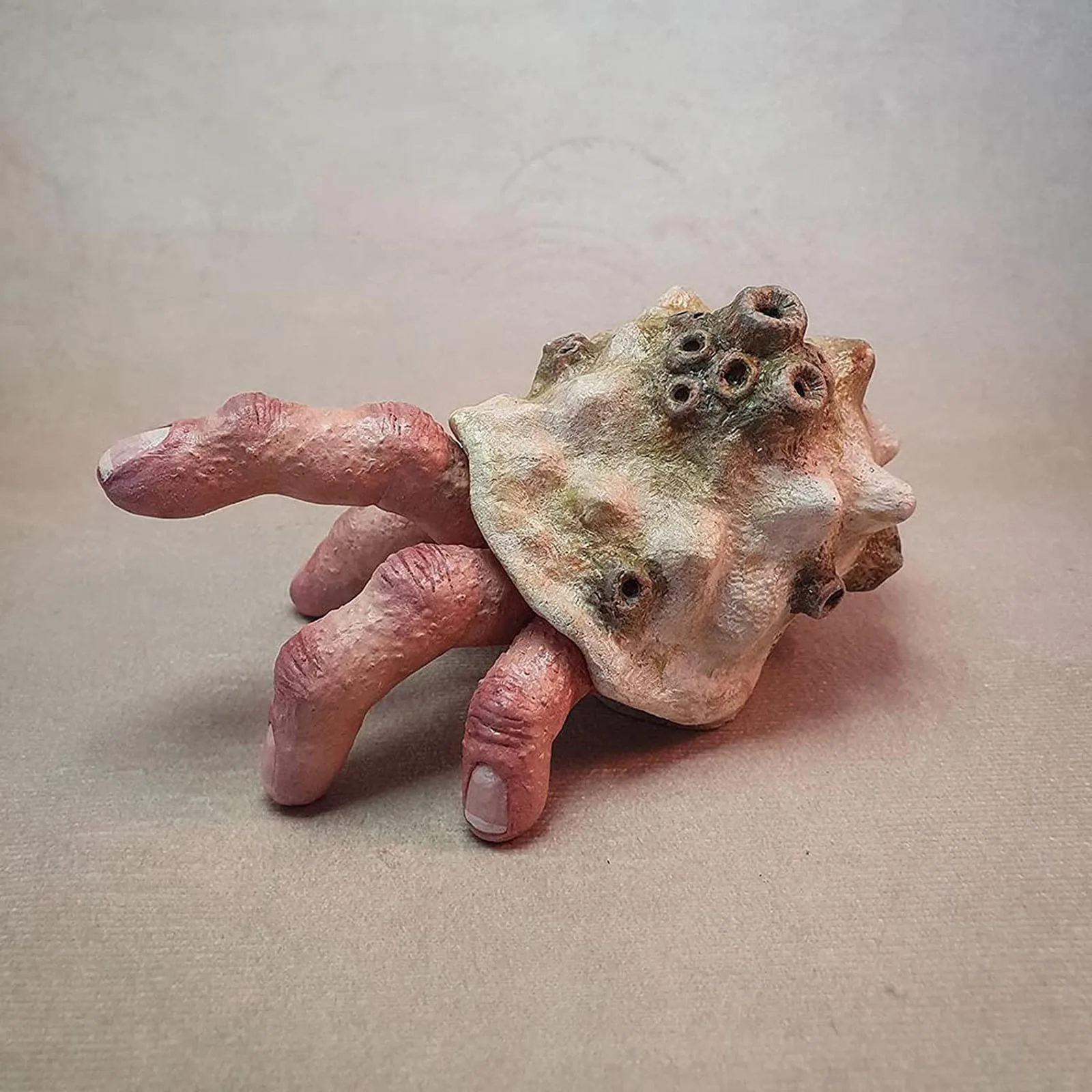 

Finger Crab Creepy Weird Realistic Horror Resin Model Statue Resin Craft Handmade Statue Sculpture Modern Figurines Home Decor