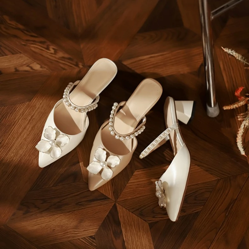 Günstig REAVE KATZE Frühling Sommer Neue Frauen Slipper Echtem Leder Halbe Dicken Heels Spitz Elegante Blume Maultiere Casual Schuh 42 B2616