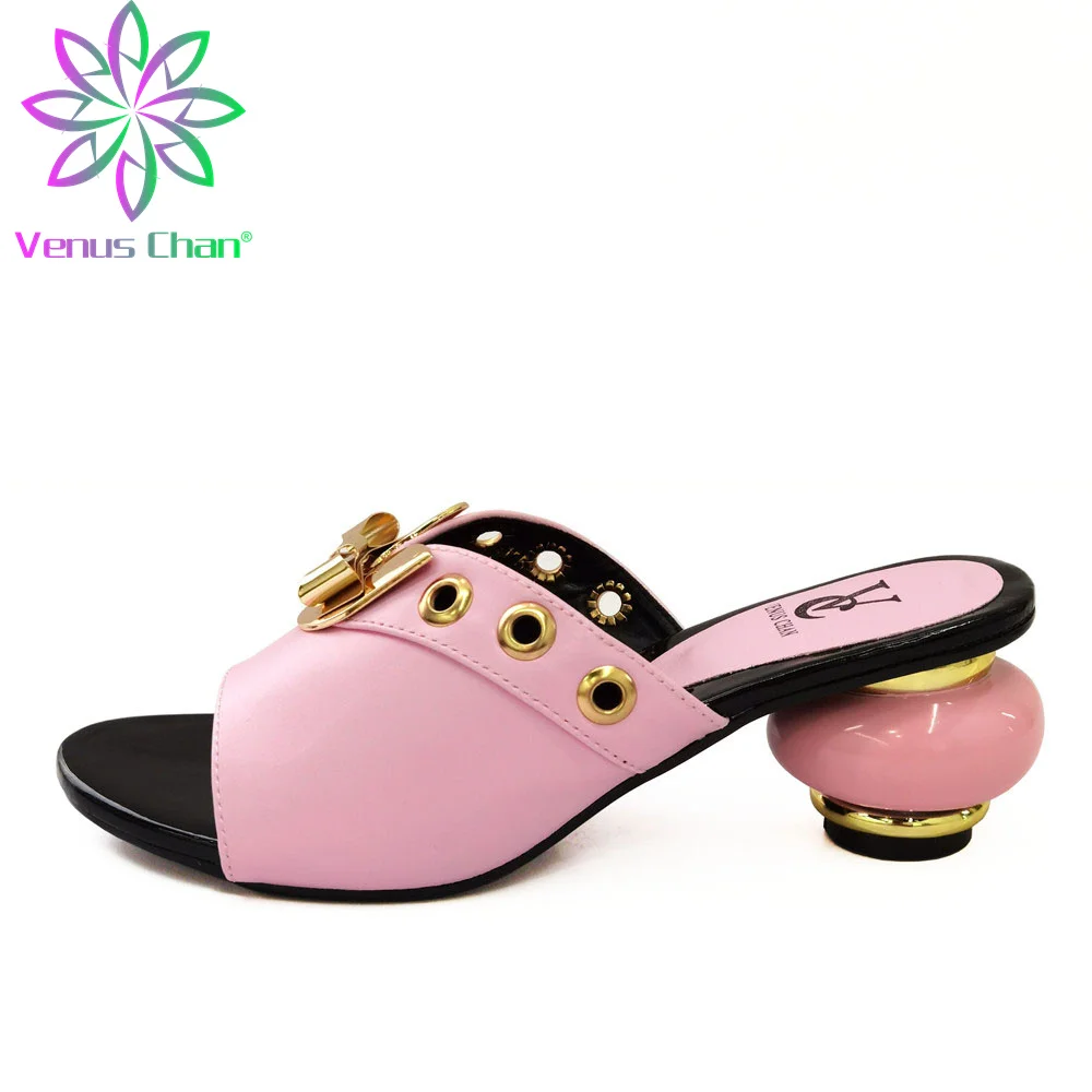 

Pink Color New Arrivals Nigerian Shoes for Wedding Comfortable Heel African Ladies Shoes with Appliques for Party with Crystal