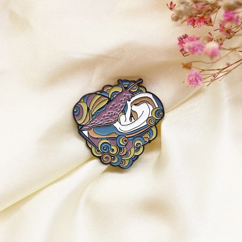 Эмалированная брошь в виде двух рыб морских ракушек жемчужин водных растений