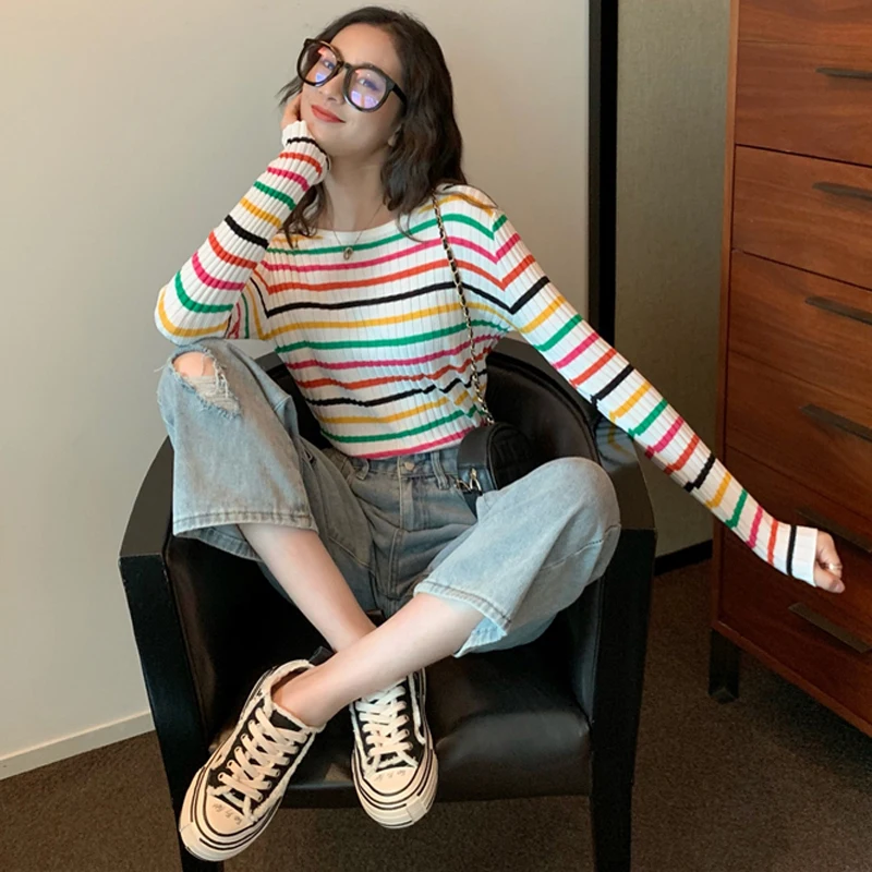 Женская трикотажная футболка в радужную полоску Повседневная облегающая с