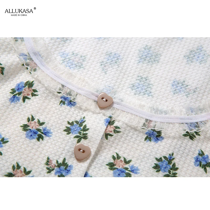

T Shirt Casual Round Neck Short Sleeve Flower Print Single Breasted With Lace Crop Top 2021 Summer Women Street harajuku tee