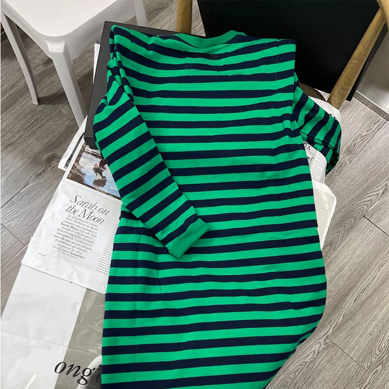 

Женская футболка с длинным рукавом и круглым вырезом