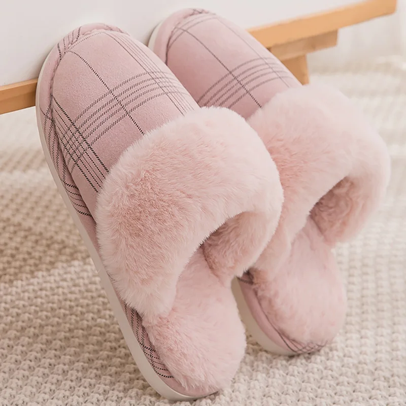 Pink half Модные низкие зимние тапочки; женские удобные домашние тапочки из термопластичной резины; женская замшевая домашняя обувь в мелкую клетку; большие размеры 43-45 - Цвет: Pink half