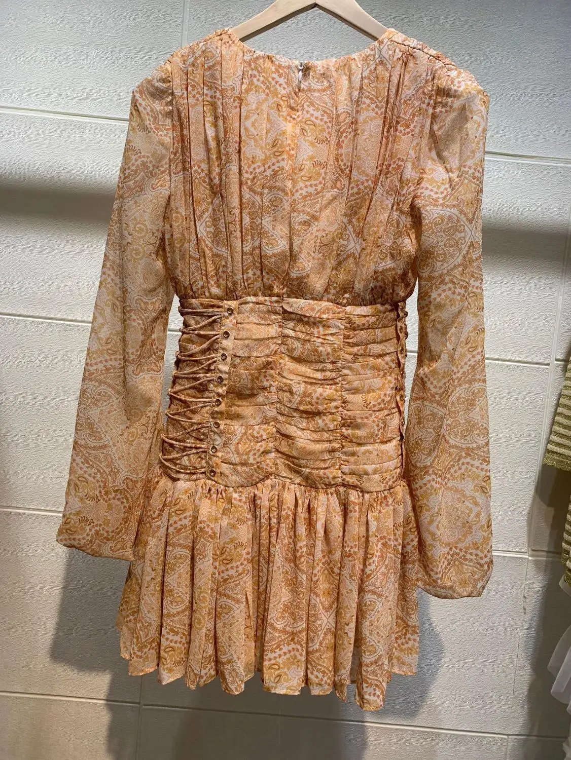 

Australian niche brand print heavy industries Thurley heavy industries slim waist v-neck dress