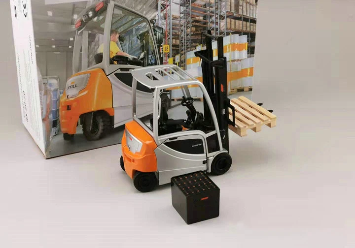 

1:25 Rx20-20 forklift model Stacker Alloy simulation engineering vehicle model The door can be opened Wooden support plate