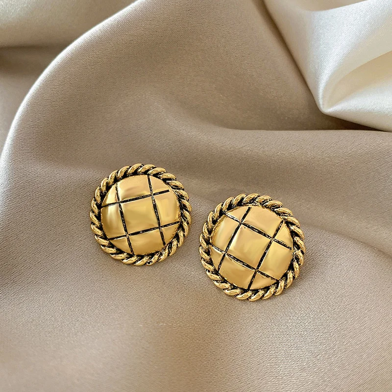 

Silver Needle Metal High-grade Round Geometric Cool 2021 Casual Fashion Earring for Girls European Party