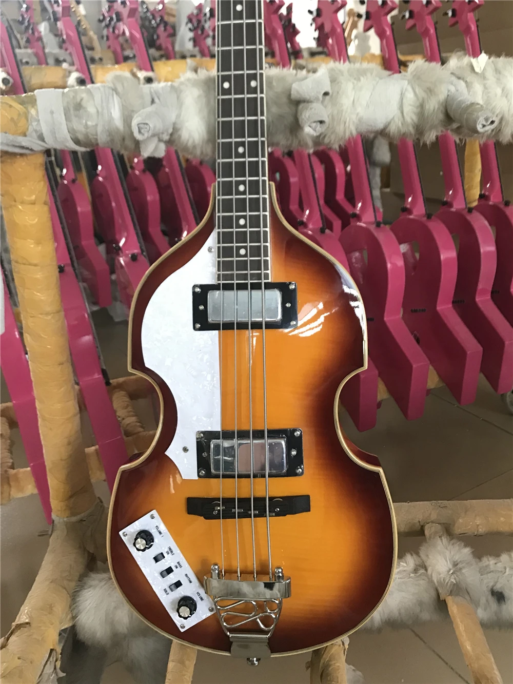 Большой высокого качества волнистого клена электрическая бас гитара