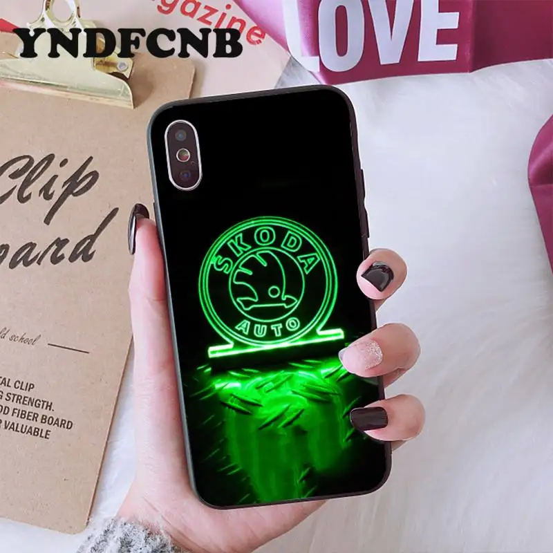 

YNDFCNB Super Skoda Car Logo Painted Phone Case for iPhone 8 7 6 6S Plus X XS MAX 5 5S SE XR 11 11pro promax
