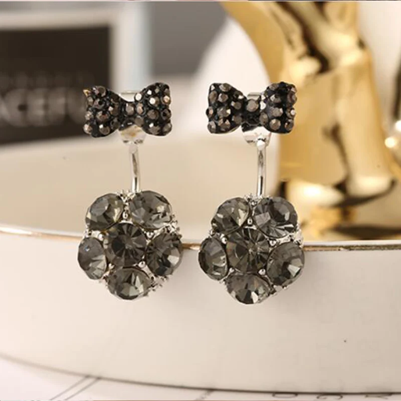 Новые трендовые серьги-пушки с черным кристаллом циркония серебристого цвета