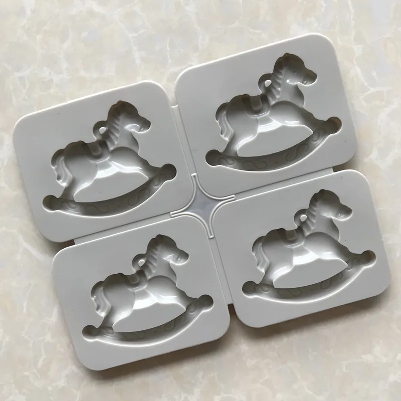 

4 Trojan Horse Silicone Aromatherapy Mold, Ice Tray Mold, Candle Wax Mold, High Temperature Resistant and Easy To Clean