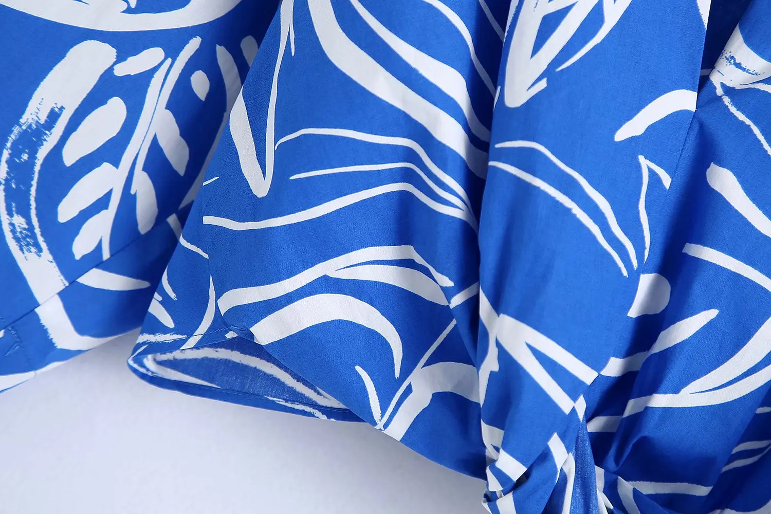 

Women Vintage Blue Flower Print Loose Crop Shirt Long Sleeve 2021 Chic Female Casual Shirt