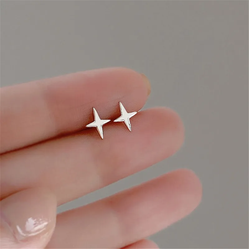 

Женские серьги-гвоздики из серебра 925 пробы с крестом