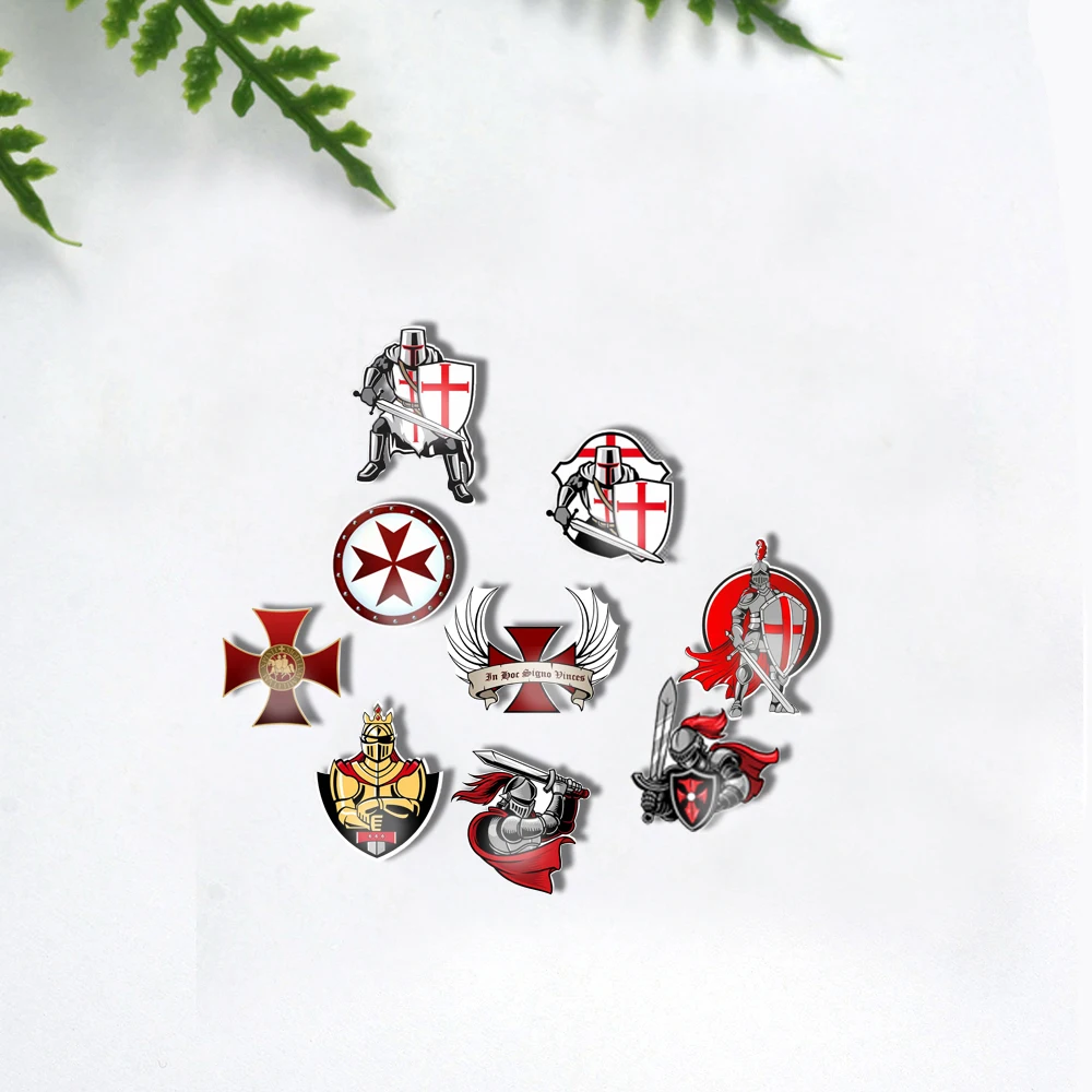 Брошь на булавке с кристаллом акриловая в форме Красного Креста | Украшения и