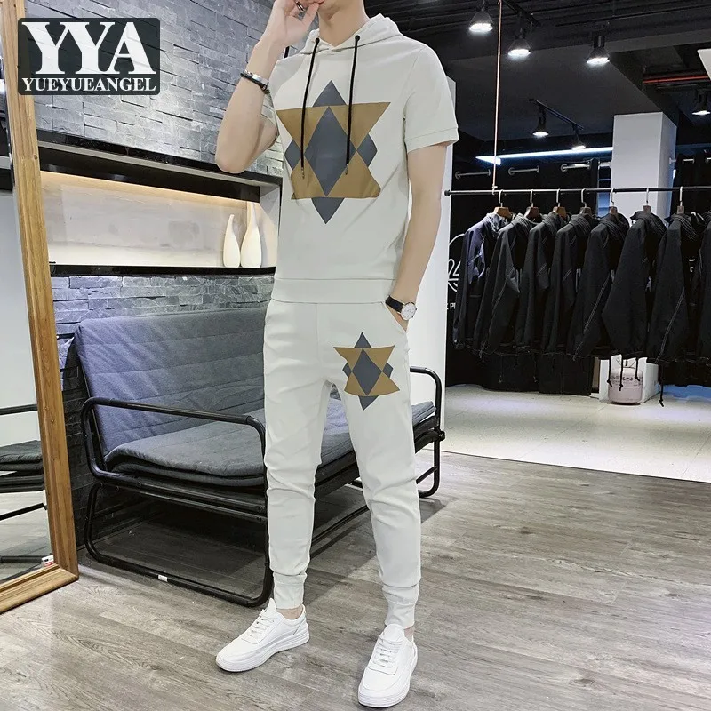 

Mens Clothes Printed Short Sleeve Hooded T-Shirts Elastic Loose Fit Pants Summer Casual Men Two Piece Set Gym Jogging Tracksuit