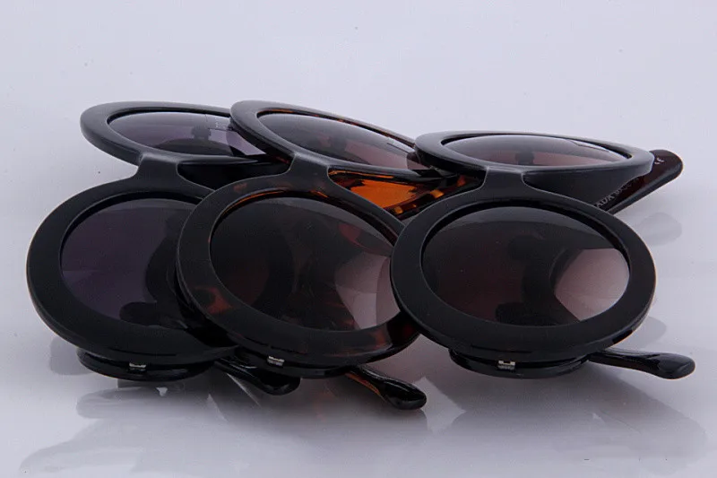 

Luxury Bee Fashion for Women Sunglasses Men Square Brand Design Sun Glasses Oculos Retro Male Iron