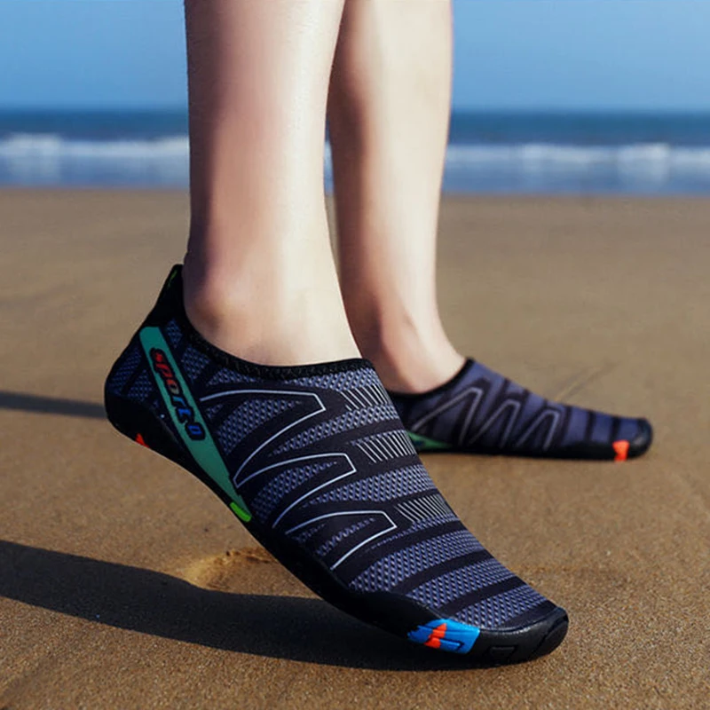 

2020 new river wading shoes men and women beach drifting fitness breathable non-slip sandals couple diving swimming shoes