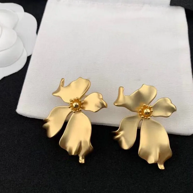 

European and American atmosphere super FAIRY FASHION irregular petal Earrings