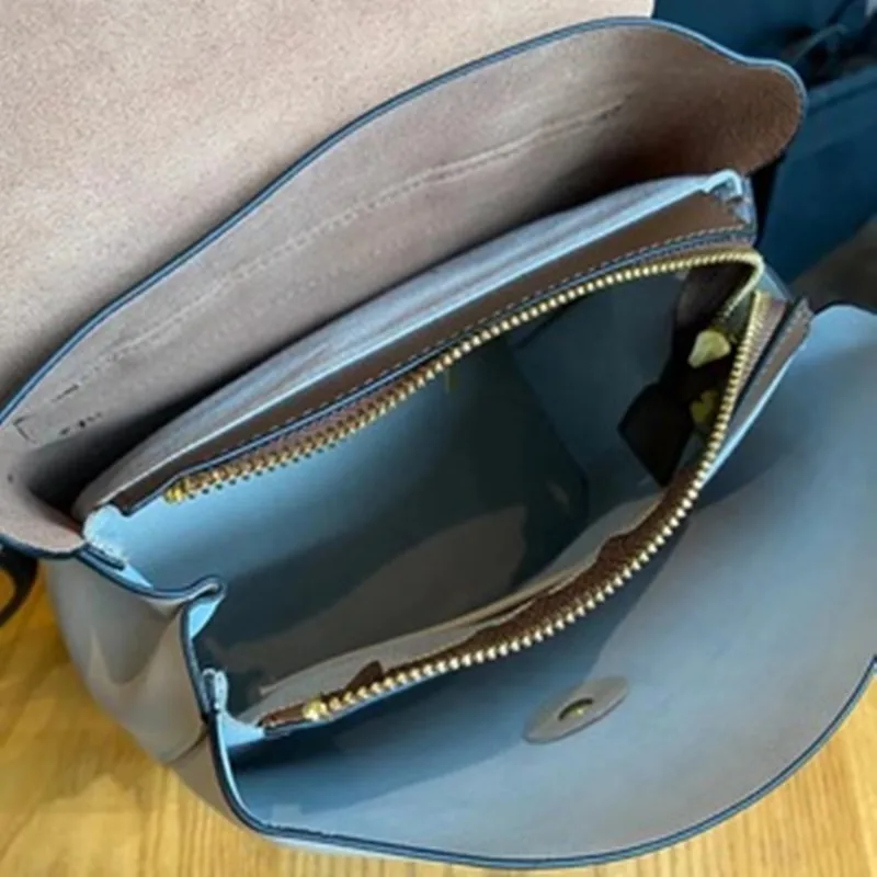 

Natural Cowhide Leather Color Matching Women Hasp Backpack Fashional Large Capacity Travel Bag For Ladies