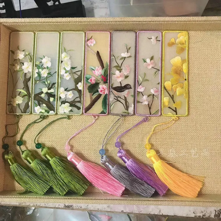 

Creative Bookmarks Suzhou Embroidery Handmade Embroidery Double-Sided Embroidery Winding Bookmark Suzhou Embroidery
