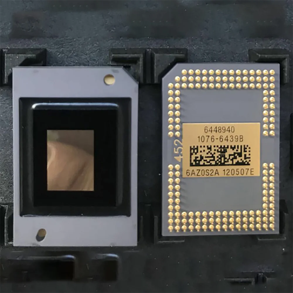 

Для аксессуаров для проектора со встроенной микросхемой