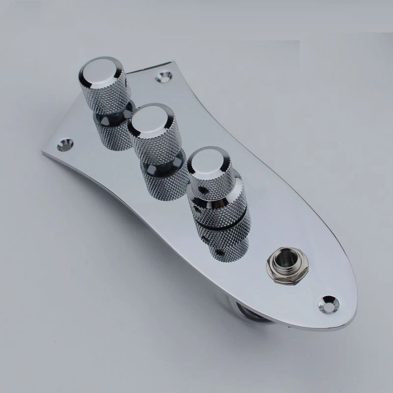 

2-полосный предусилитель/регулятор тона с регулируемым коэффициентом усиления для JB Bass (с пластиной управления джазовым басом, купольными ручками управления и складной ручкой)