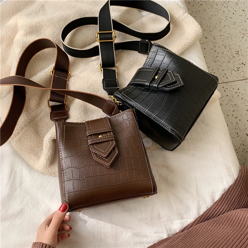 Однотонная женская сумка-ведро с каменной текстурой компактная вместительная