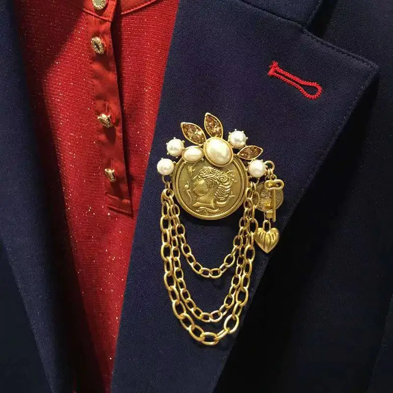 

Retro Round Brooches Corsage Metal Chain Tassel Pearl Badge Suit Lapel Pin Crystal Rhinestone Jewelry Women Clothing Accessories