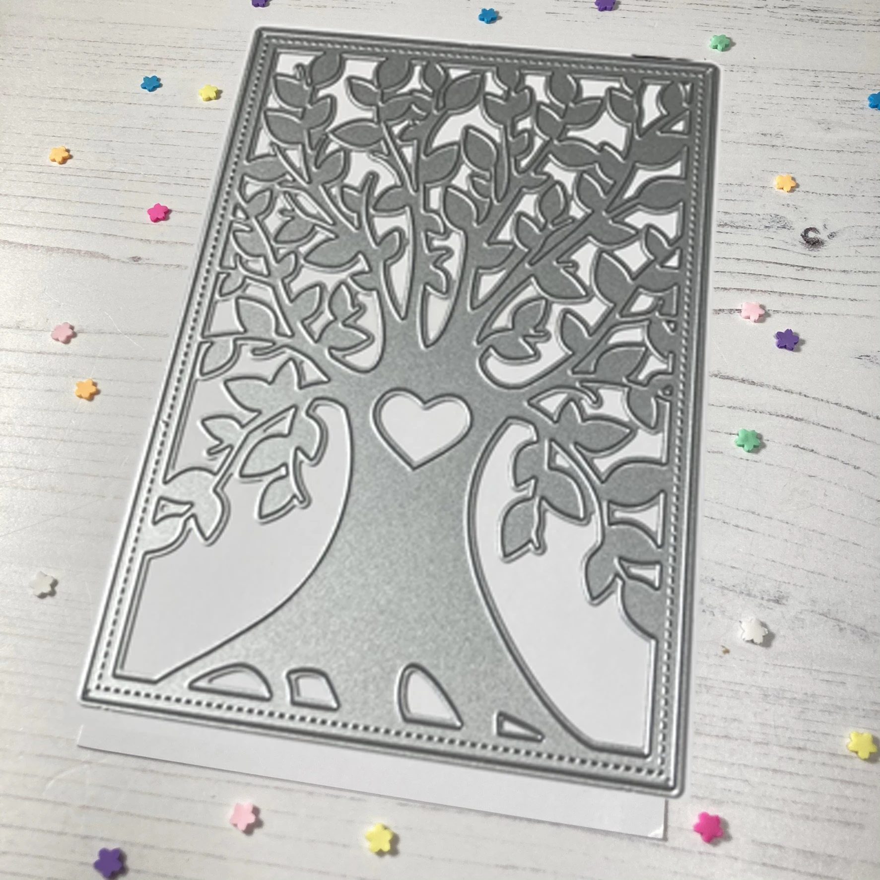 Sirius буксирующее дерево фон металлические режущие штампы вырезанные форма