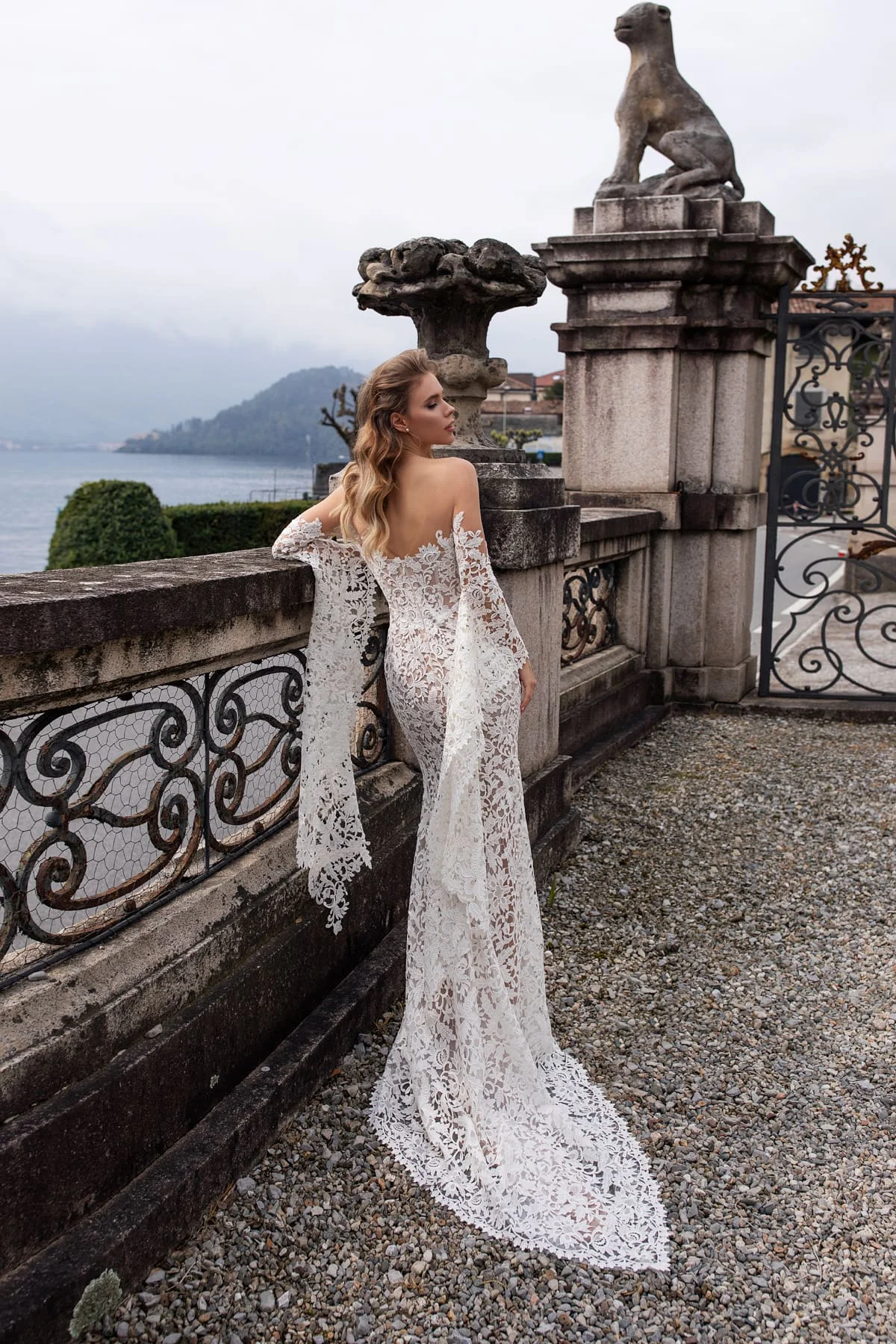 Женское свадебное платье с юбкой годе кружевное расклешенными рукавами открытой