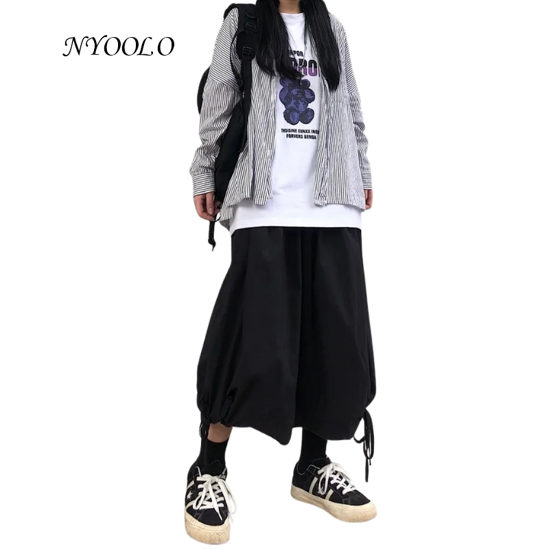 

NYOOLO Casual Streetwear Big Pockets Drawstring Elastic High Waist Cargo Skirt Women Vintage Black White A-Line Mid-Calf Skirts