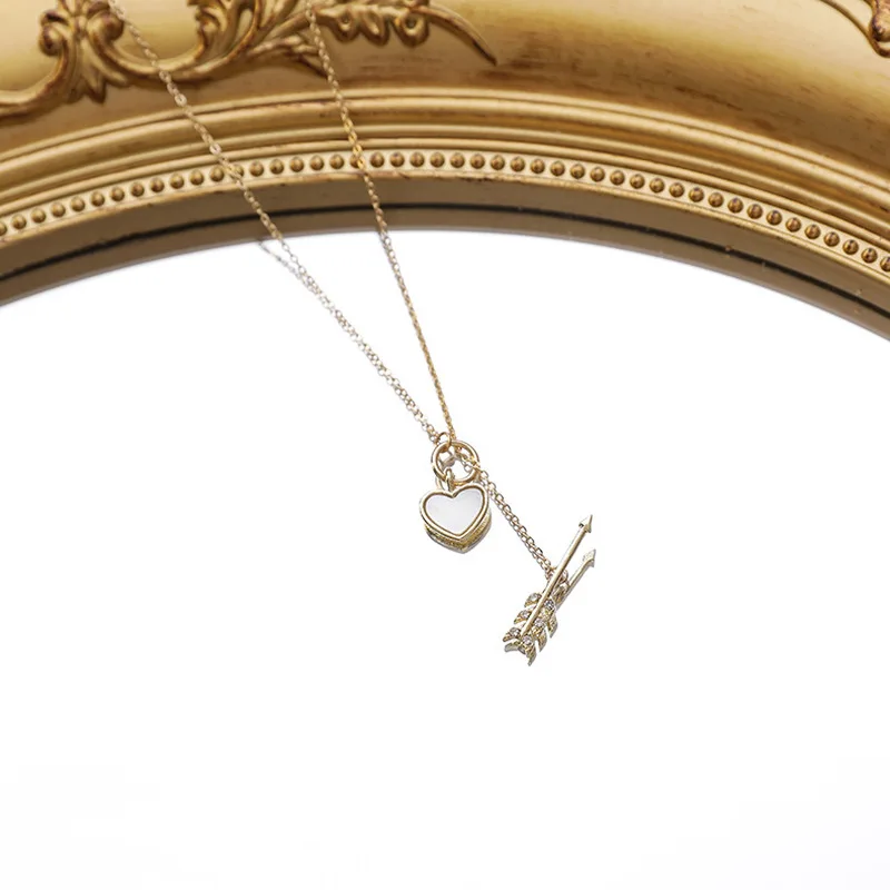 

Korea White Shell Heart Chokers Necklace Cute Shiny Rhinestones Arrow Gold Color Metal Chain Pendant Necklaces for Women Jewelry