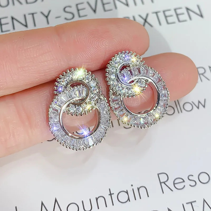 

Huitan Dazzling Crystal Zircon Shape 8 Women Stud Earring Fashion Jewelry Wedding Party Office Lady Versatile Earrings Hot Sale