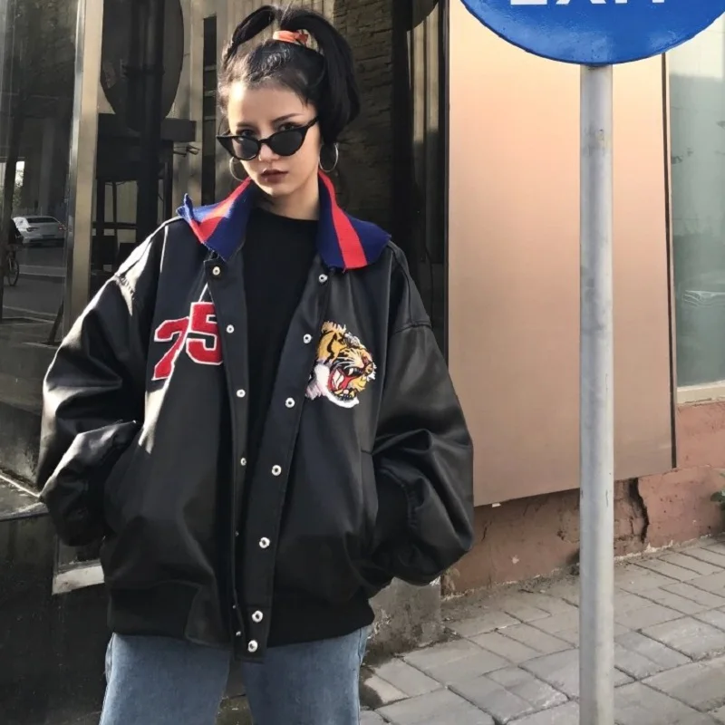 

Women's windbreaker fashion women clothes couples leather jacket coat wind embroidered baseball uniform Women's bomber