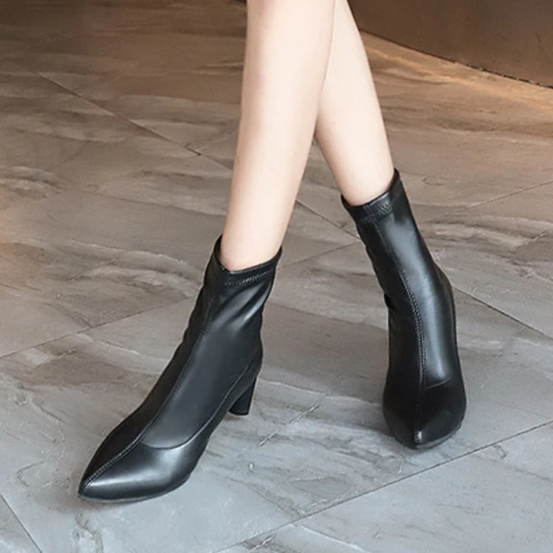 Классические черные женские Ботинки martin с острым носком; сезон осень-зима; новые женские ботинки на шпильках; модные женские ботинки на высоком каблуке