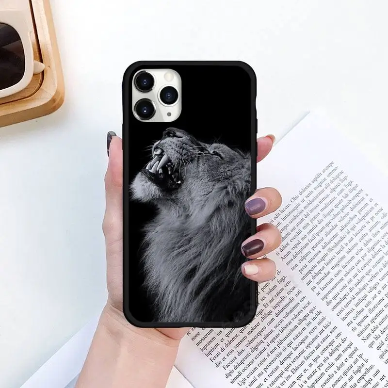 

Lion under the stars Phone Cases for iPhone 11 12 pro XS MAX 8 7 6 6S Plus X 5S SE 2020 XR Luxury brand shell funda coque