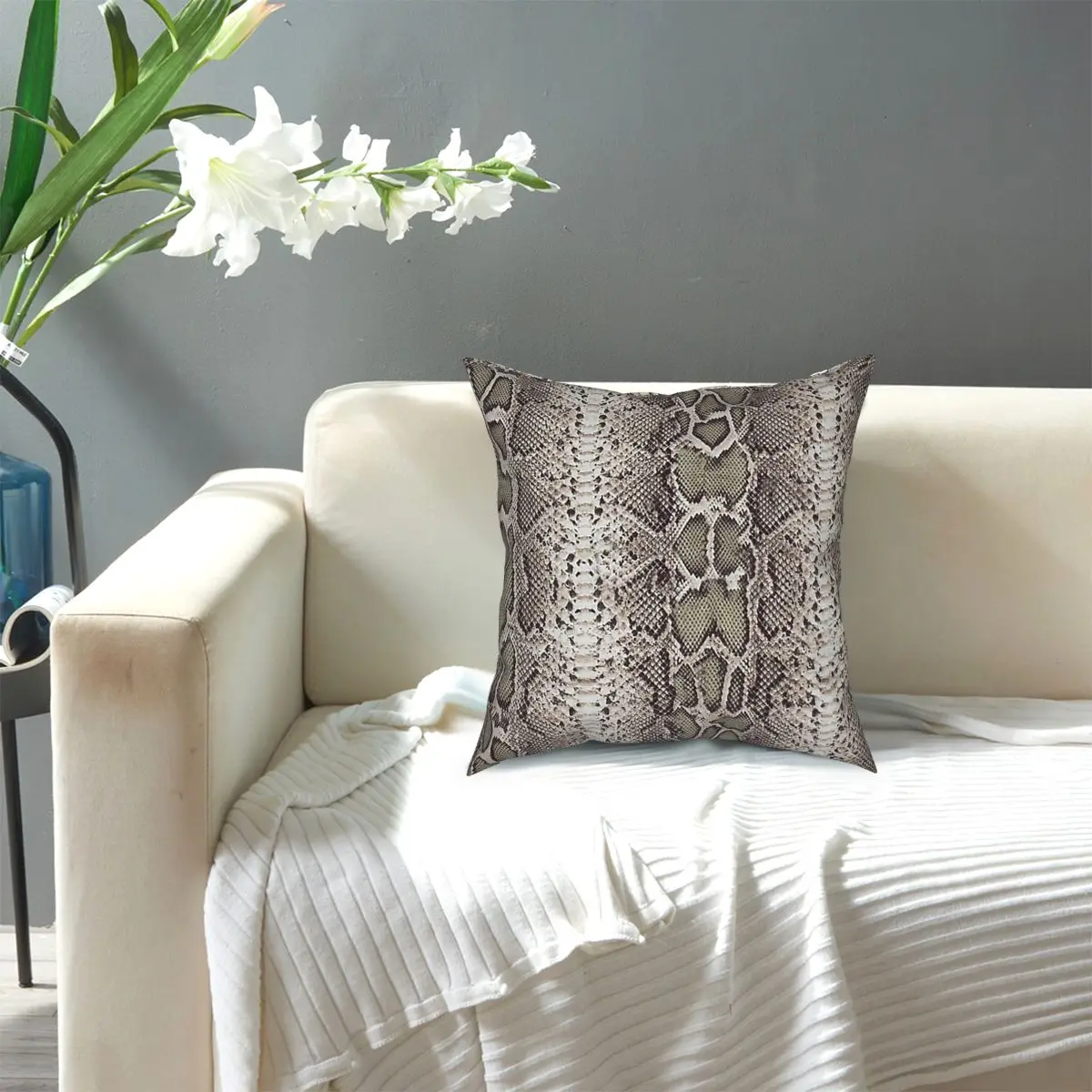 Наволочка из змеиной кожи квадратная полиэстера коричневого цвета с текстурой