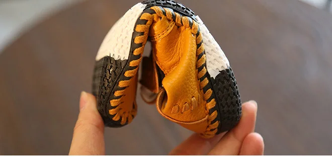 Детские кожаные туфли с цветами для мальчиков белые черные желтые вечерние школы