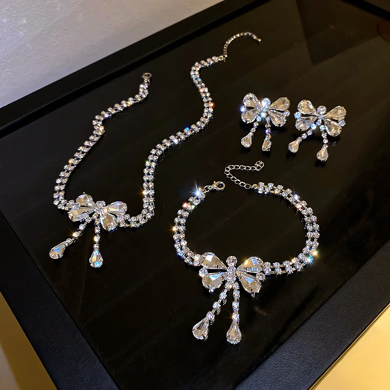 

Europe and the United States fashion exaggerates individual character to set diamond bowknot necklace earrings hand chain suit i