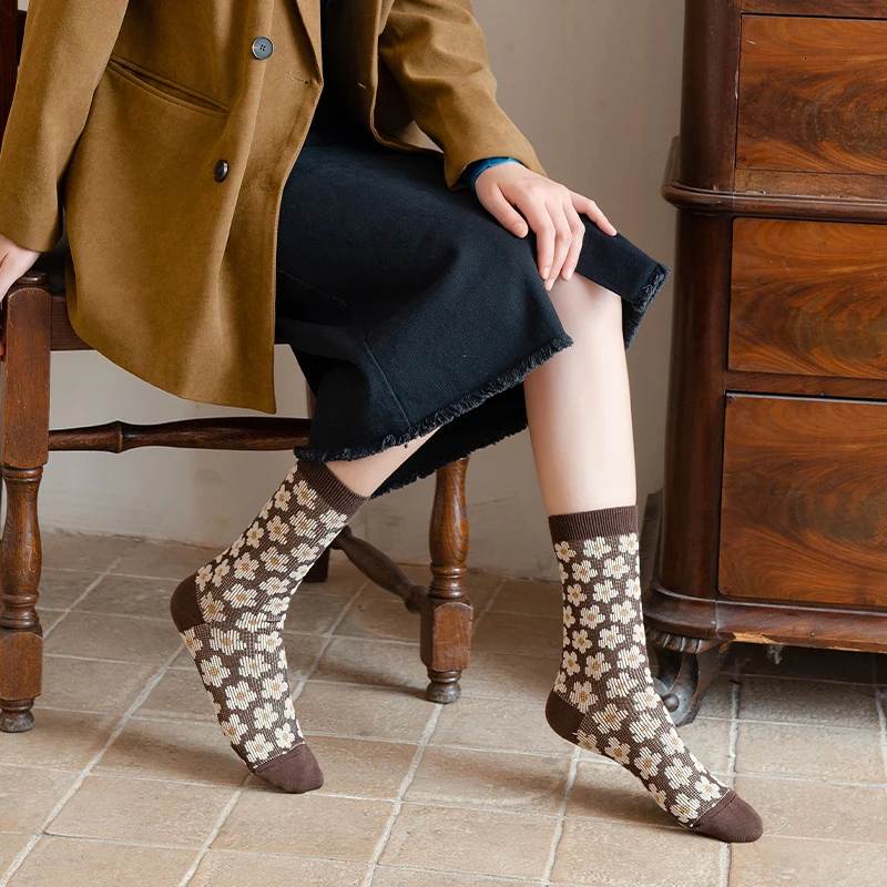 New Winter Warmer Knitted Flower Striped Female Long Socks Cotton Harajuku All-match Streetwear Fashion Soft Retro Women Socks