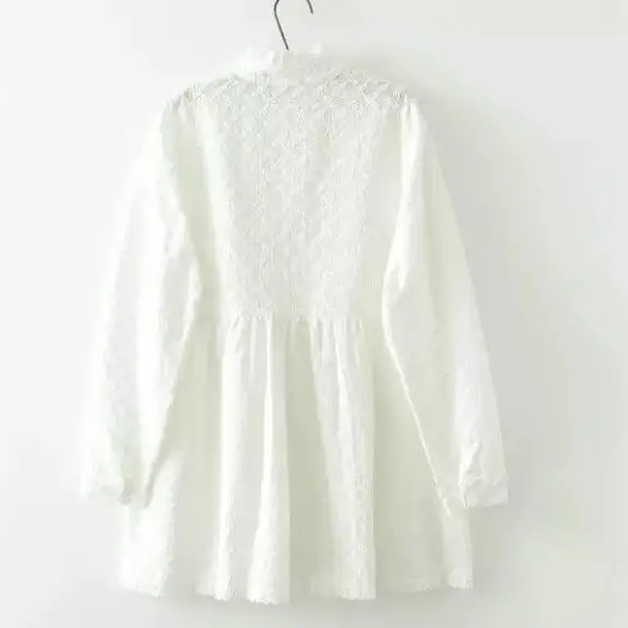Кружевная белая рубашка со стоячим воротником с длинными рукавами и цветочной