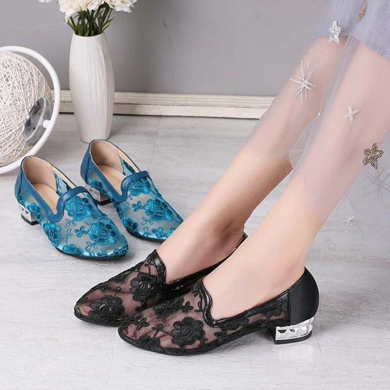 

Designer Women Slippers Pointed Toe Slip On Women Flat Summer Lace Embroidery Sandals Shoes Sandals 2020 Spring Shoes Favorite