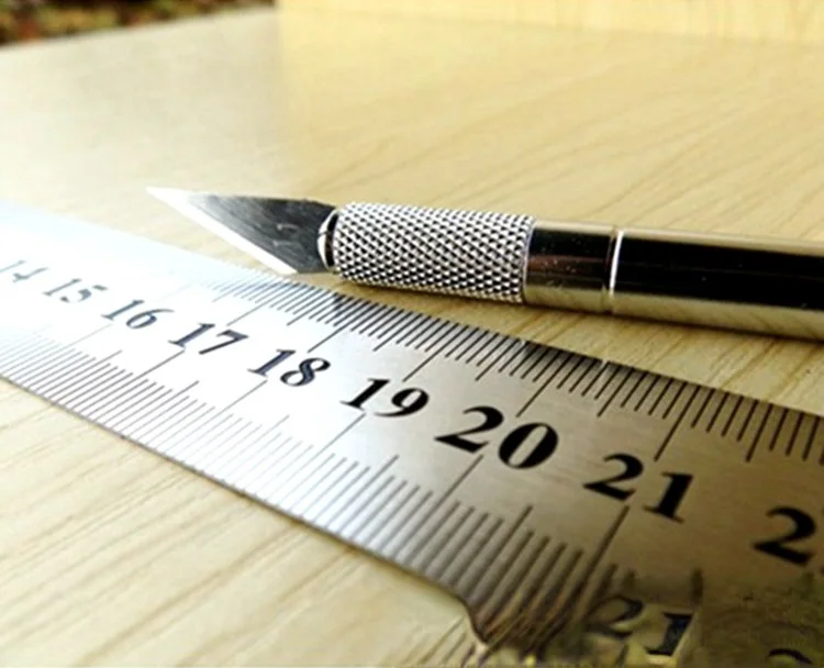 

Тонкая линейка из нержавеющей стали прилипает к коже, легко насеивать и резать кожу, ручная измерительная линейка для модели «сделай сам»