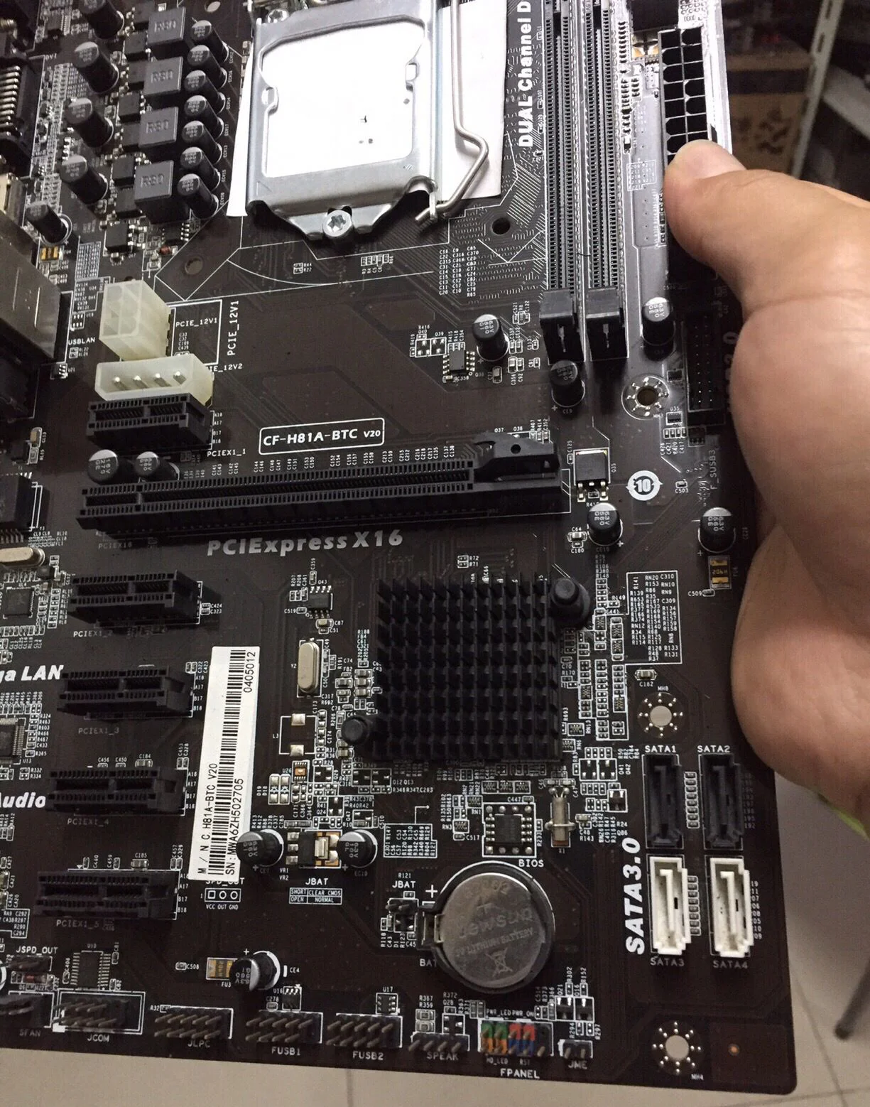 Материнская плата H81P BTC 6GPU 6PCI-E CF-H81A-BTC материнская LGA 1150 H81A-BTC H81 для майнинга |