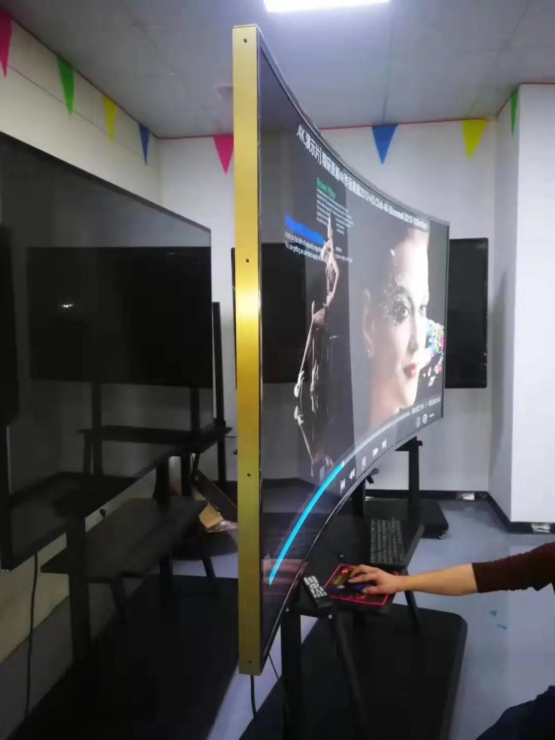 Большой монитор дисплей 100 дюйма ЖК 105 светодиодный телевизор hdm изогнутый смарт