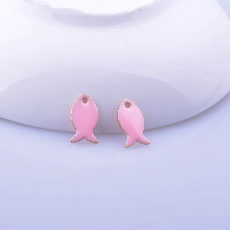 Двухсторонние эмалевые подвески в виде рыб золотого цвета 30 шт. 8*14 мм медные