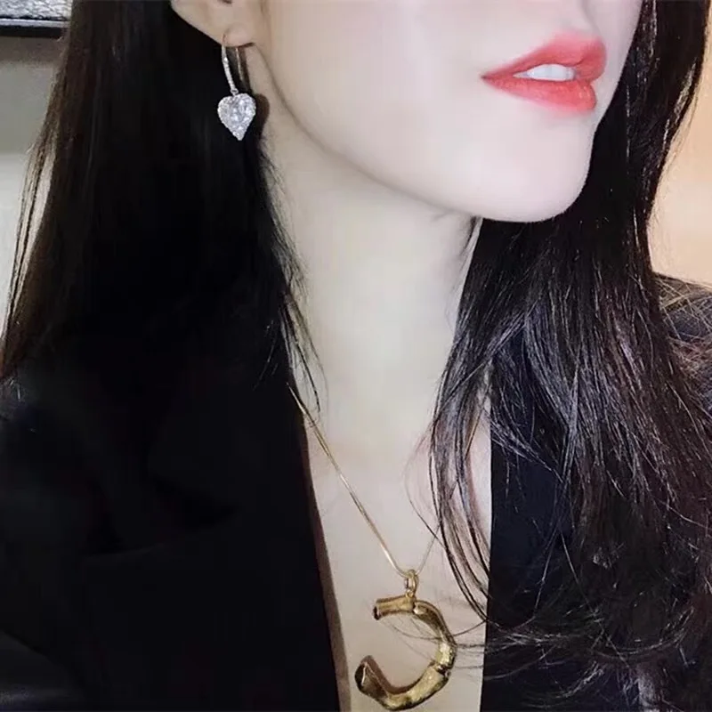 Huitan кубического циркония тепла Форма женские свисающие серьги для свадьбы