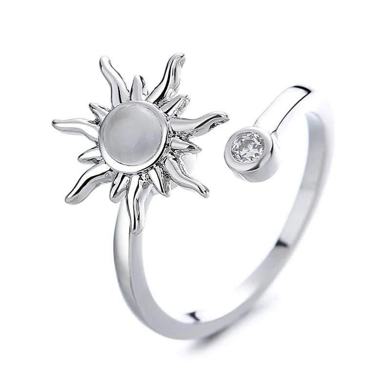 

Fashionable Simple Rotating Ring For Woman Small Daisy Pattern All-Match Adjustable Zircon Flower Decompression Compression Ring