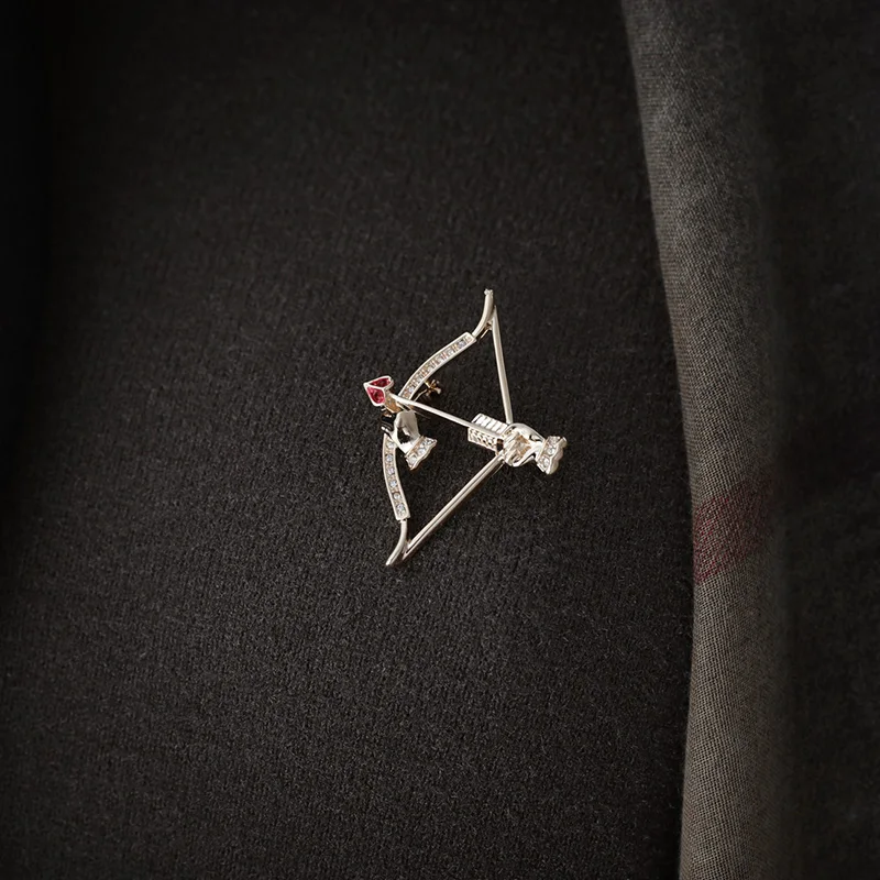 Женская Винтажная брошь Blucome черная с инкрустацией стразами в форме стрелы