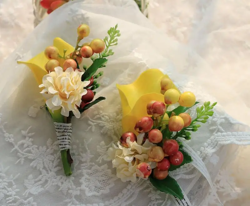 Калла ягода бутоньерка невеста жених аксессуар свадебные подружки невесты